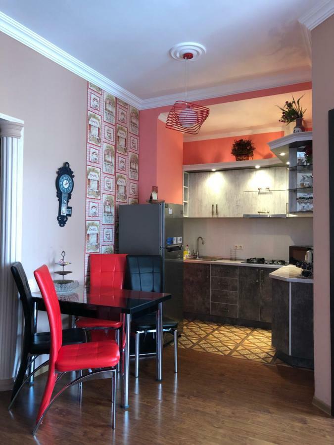 Apartment Gio Batoemi Buitenkant foto